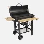 Barbecue americano com fumador a carvão