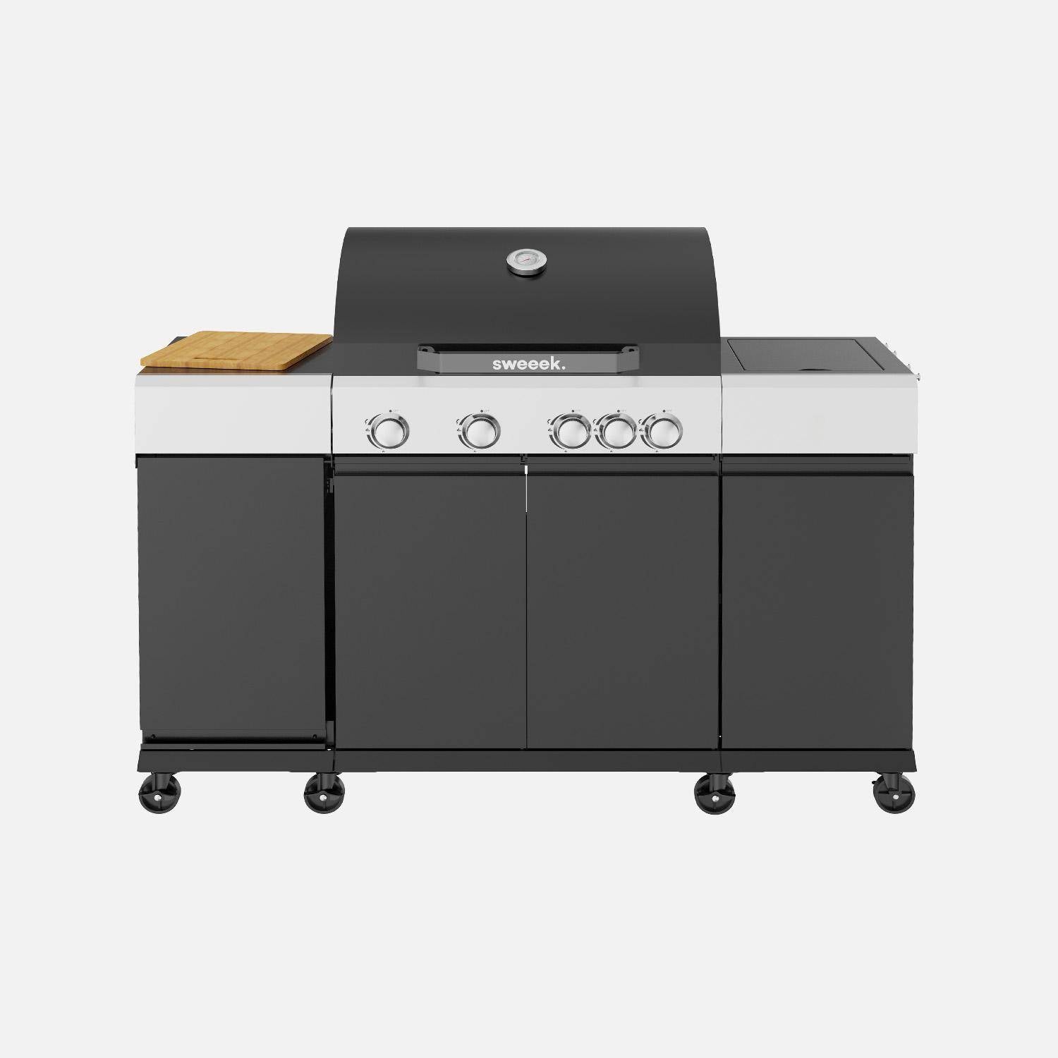 Cozinha exterior com churrasqueira a gás, 5 bicos com termómetro e capa